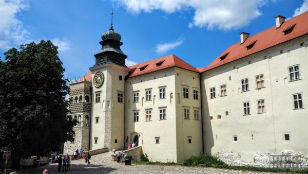 Courtyard, Pieskowa Skała Castle